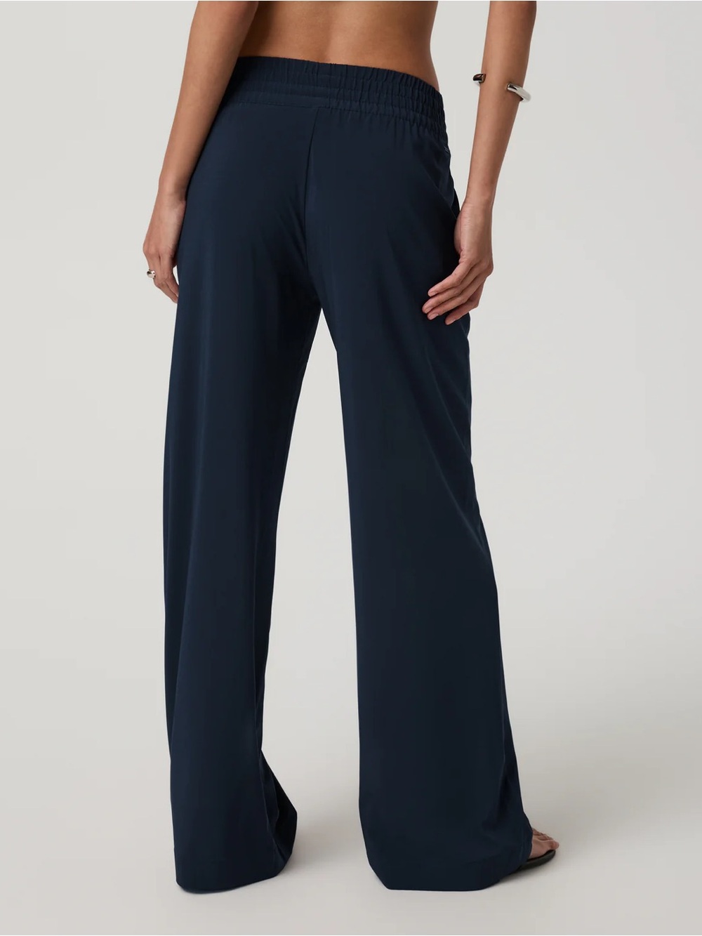 NEW Vuori Villa Wideleg Pants in Ink - Picture 2 of 4